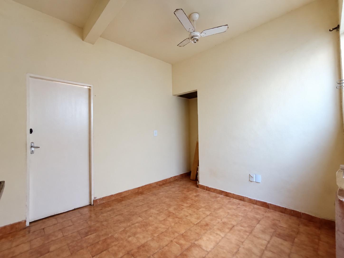 Casa no Campos Elíseos c/ 93m² com 2 salões comerciais. Esta  casa dá R$2000,00 de renda!